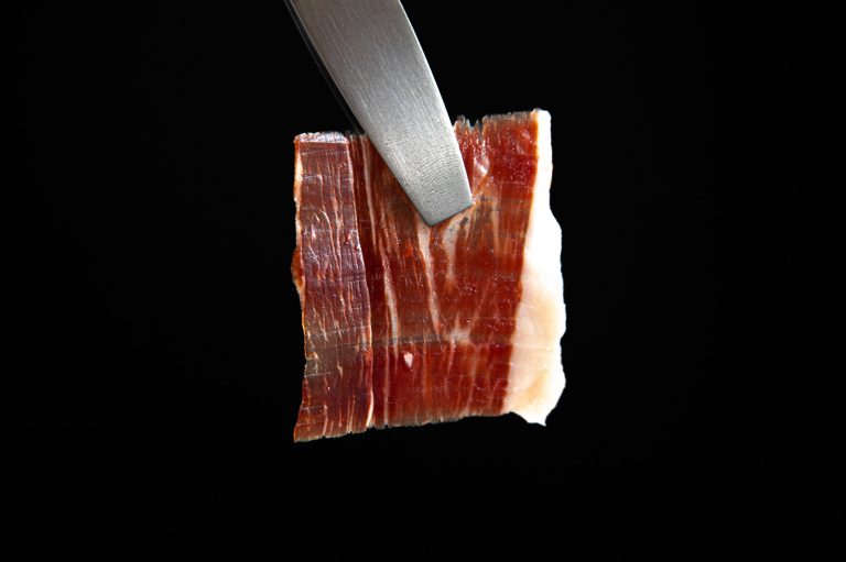 Paleta Ibérica de Huelva al mejor precio. Compra Online Paleta 100% iberico precinto negro y fuera de norma.